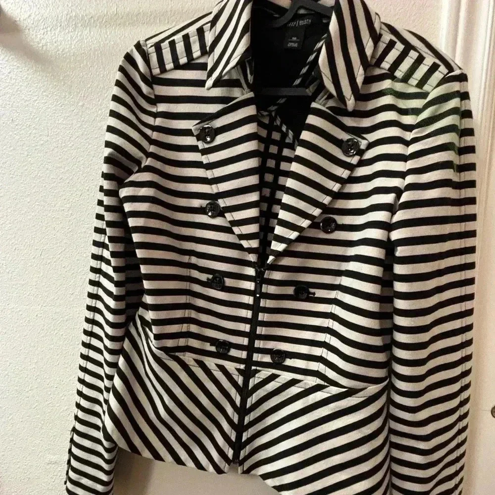 White House Black Market cream and black striped fitted jacket. Size 10. - Picture 2 of 9